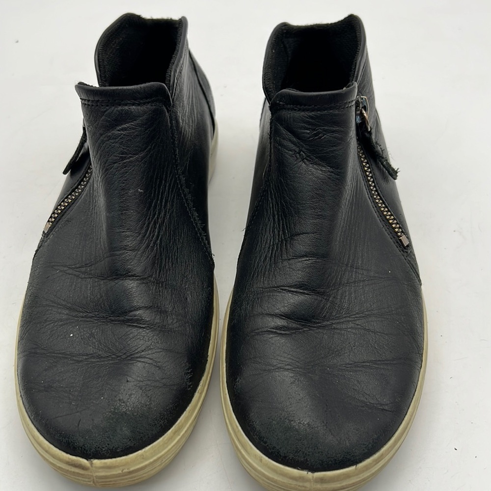 ecco Woman's Black Leather Booties size EU38